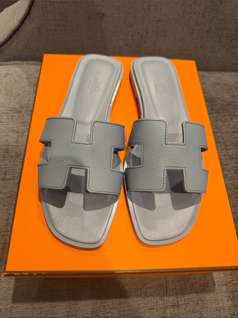 NEVER WORN Light Blue HERMES Leather Slide Sandals